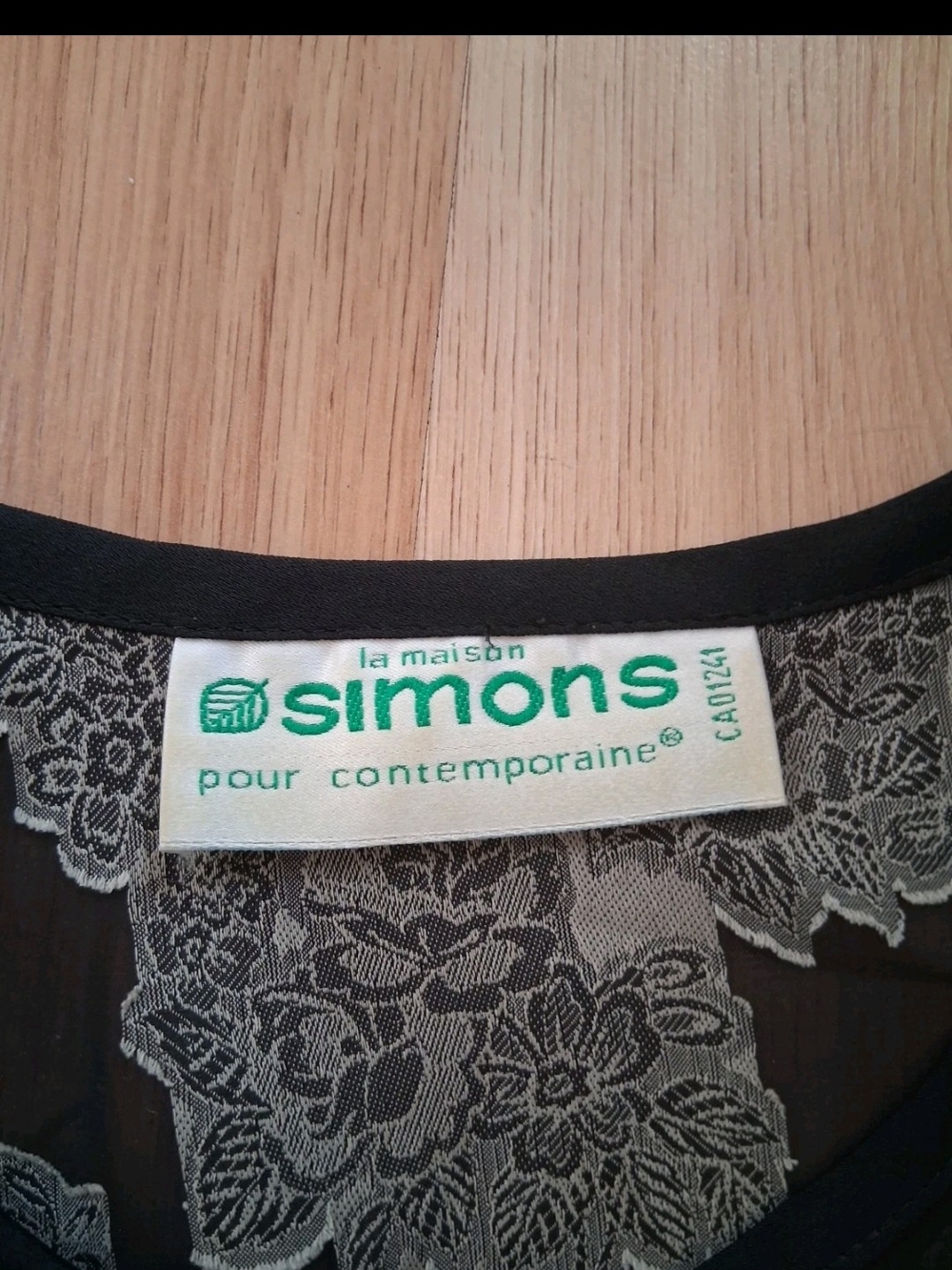 La Maison Simons , Contemporaine, Vintage Sheer Floral Lace Overlay – Like New - Picture 11 of 11